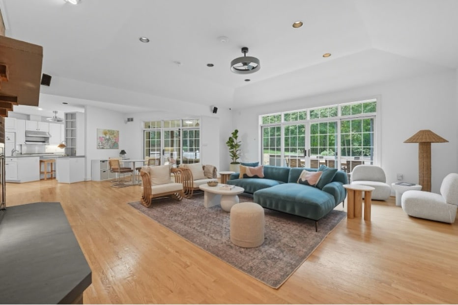 Mission Connection’s spacious modern living room with open floor plan.