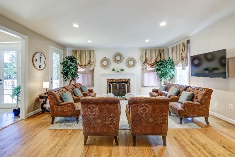 One of Mission Connection Healthcare facilities with a spacious and comfortable living room