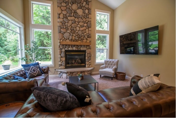 A welcoming therapy environment at Mission Connection, designed to provide comfort and support for those seeking help with seasonal depression.