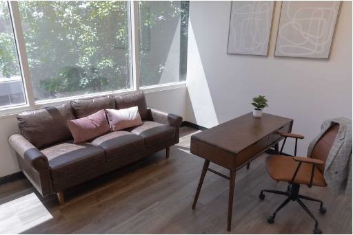 A calm and welcoming therapy room at Mission Connection Healthcare outpatient facility 