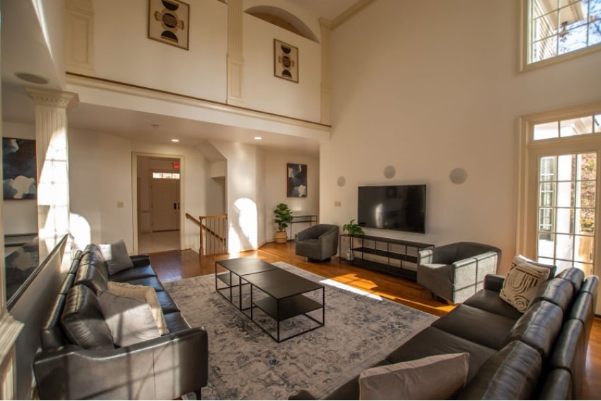 One of Mission Connect Healthcare’s facilities with a comfortable living area.