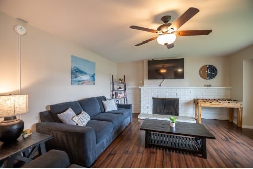Mission Connection outpatient mental health facility with comfortable therapy rooms.