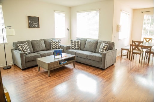 One of Mission Connection's facilities features soft couches provided to make clients feel comfortable on therapy sessions.