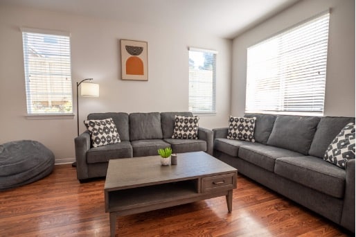 A Mission Connection outpatient mental health facility providing evidence-based therapy for adults managing rage attacks and emotional dysregulation in a calm, welcoming care environment.