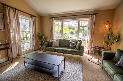 Mission Connection outpatient mental health facility with a welcoming, modern waiting area designed to provide a calm and supportive environment for adults seeking bipolar disorder treatment.