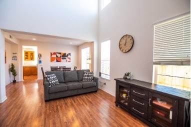 Mission Connection outpatient therapy office with a calm, welcoming setting where a therapist meets with a client for anxiety and overthinking support.