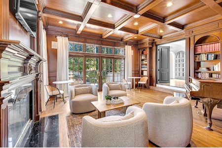 Mission Connection outpatient therapy room with comfortable seating and natural light, where adults receive care for anxiety, depression, and trauma linked to chronic sleep conditions.
